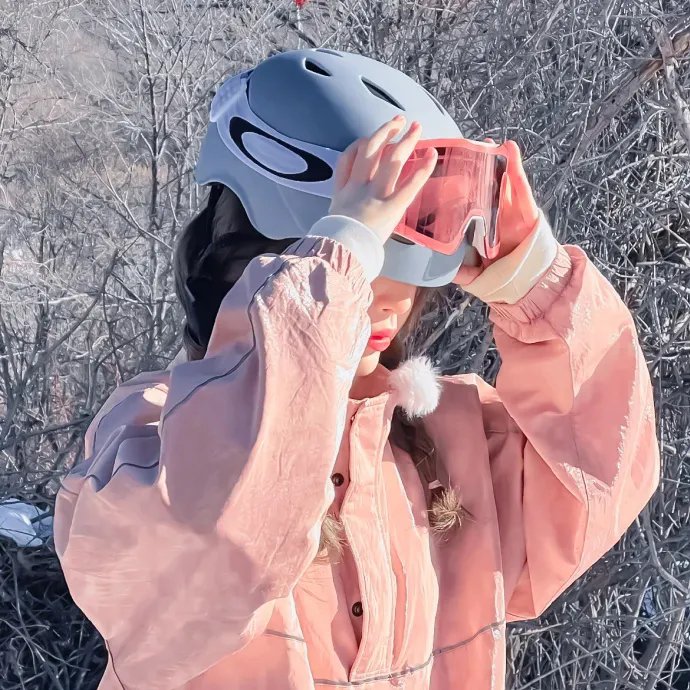 金牌客服董董恩